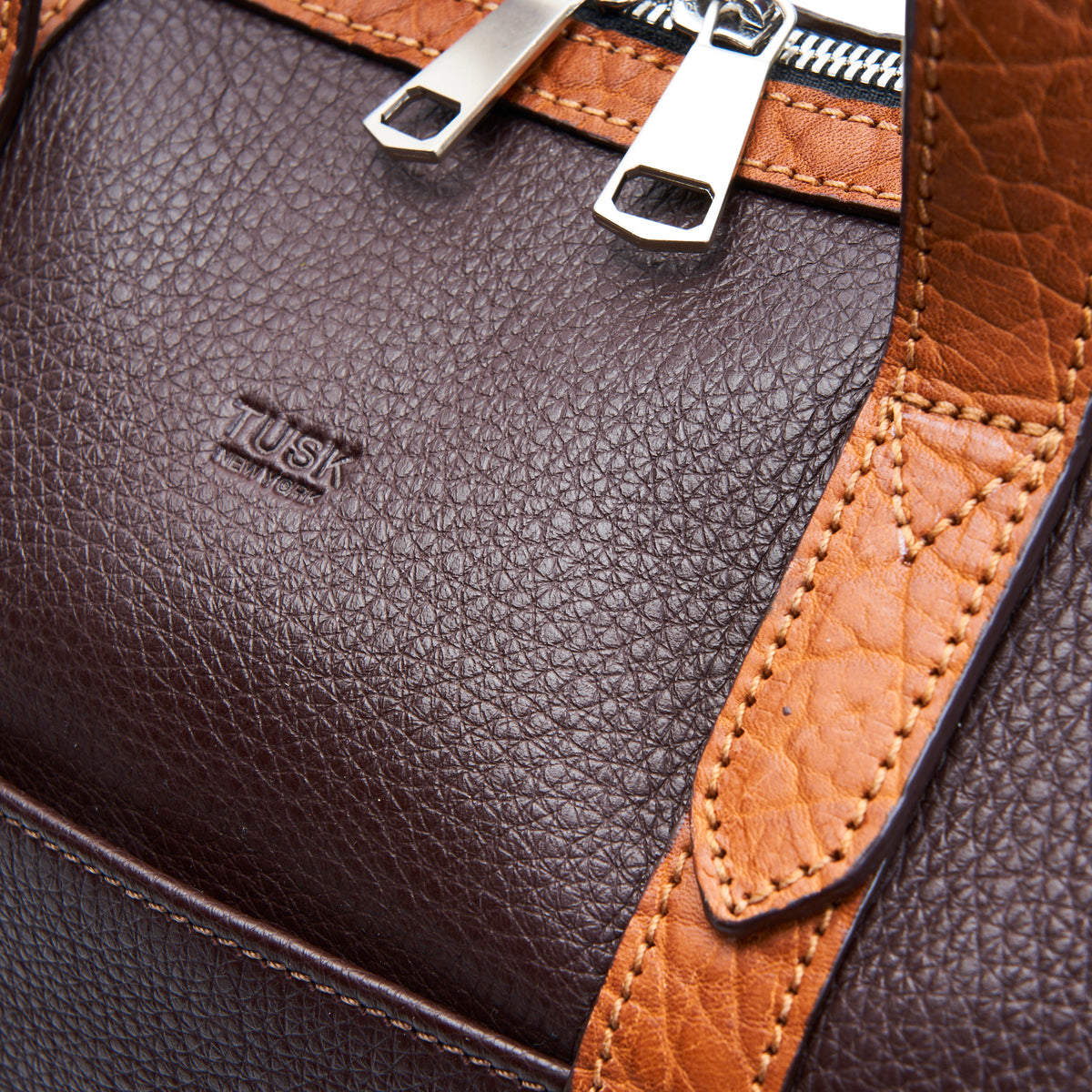 tusk 9920 pebblegrain leather everyday duffel bag chocolate detail 01 - DARK CHOCOLATE