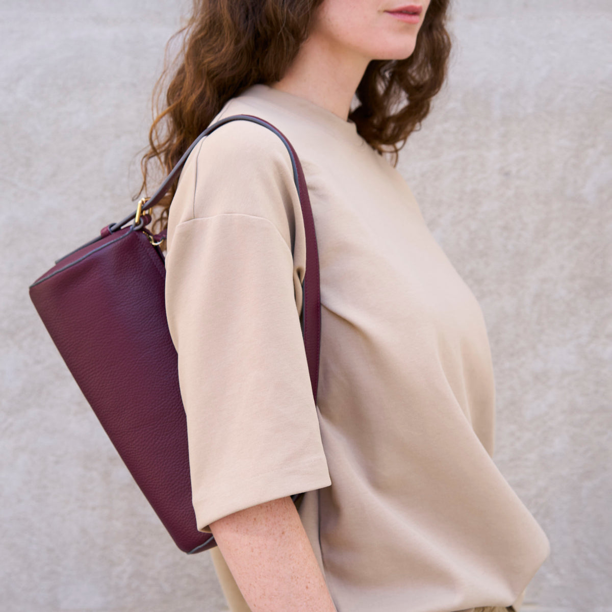 tusk 9944 italian pebblegrain leather barrel bag oxblood model 05 - OXBLOOD