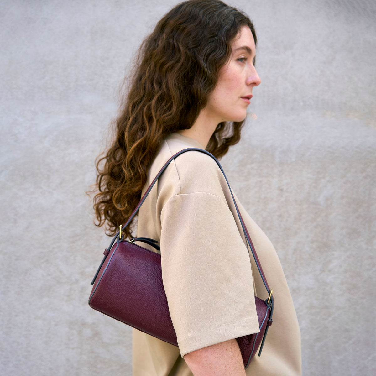 tusk 9944 italian pebblegrain leather barrel bag oxblood model 07 - OXBLOOD