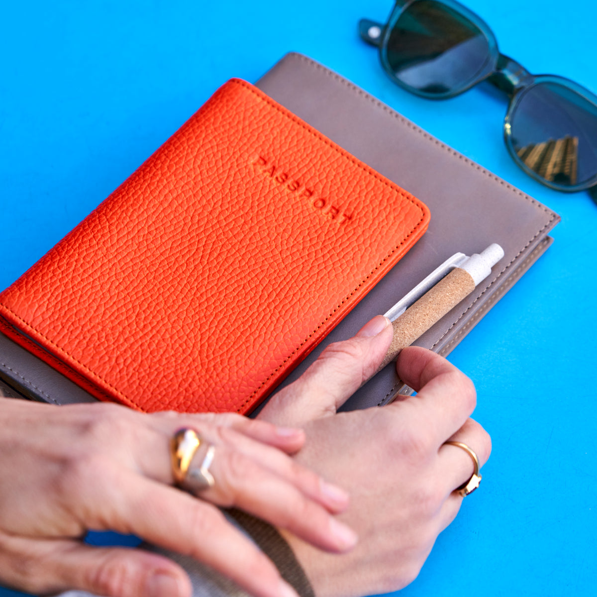 tusk 128 unisex pebble grain leather passport wallet orange model 01 - ORANGE