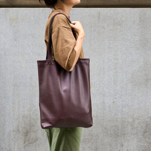 tusk-9940-pebblegrain-leather-tote-bag-espresso-model-01 - ESPRESSO