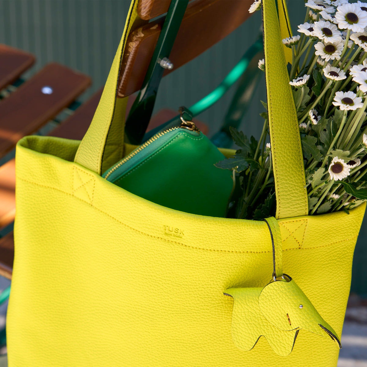 tusk-9940-pebblegrain-leather-tote-bag-lime-still-04- LIME