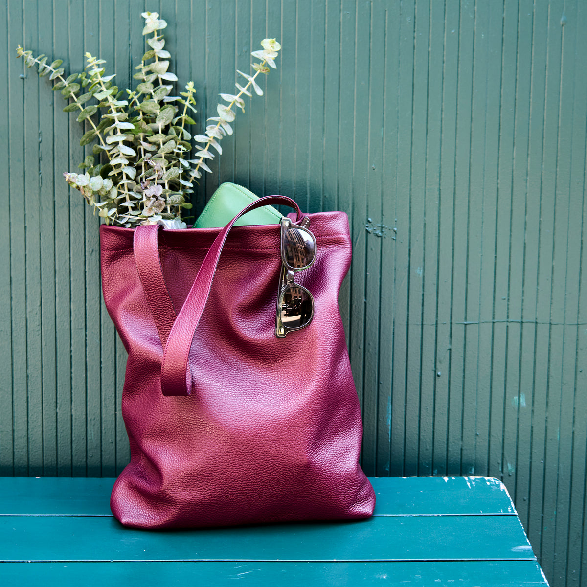 tusk-9940-pebblegrain-leather-tote-bag-oxblood-still-07 - OXBLOOD