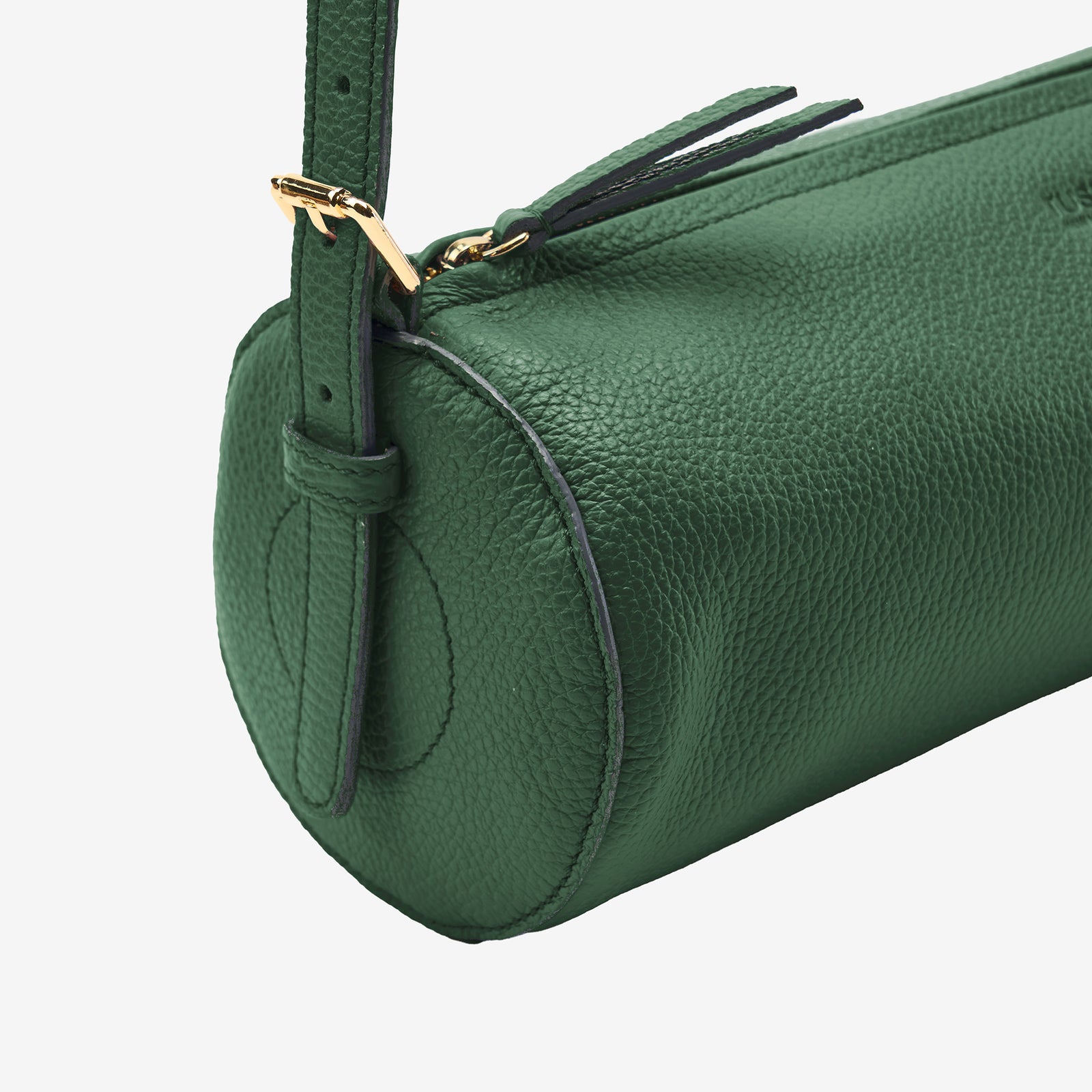 Tusk 9944 Amoli Barrel Bag in Italian pebble-grain cowhide leather. Front view showing the shoulder strap and zip closure - FOREST