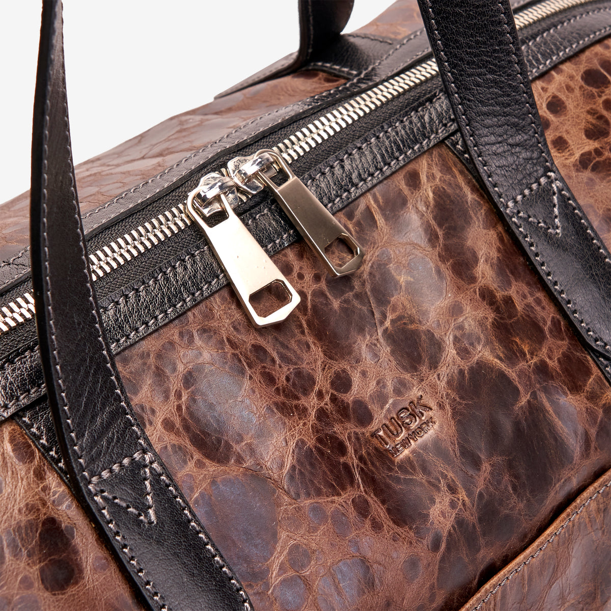     tusk-9920-spotty-leather-everyday-duffel-bag-chocolate-detail-1