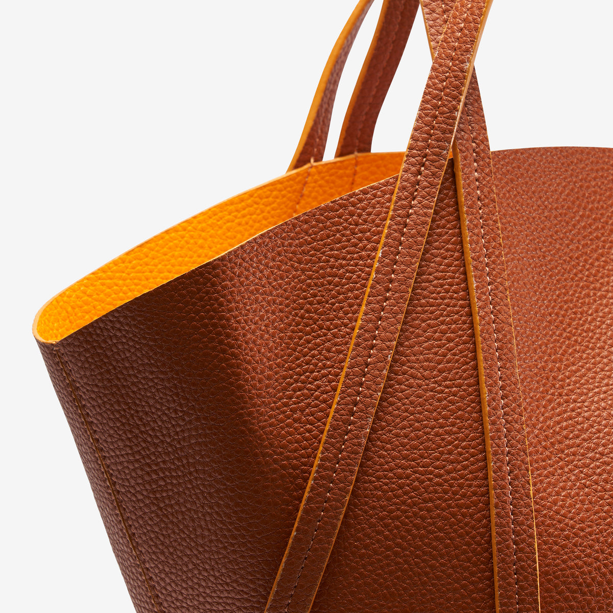     tusk-9931-recycled-sustainable-leather-tote-tan-detail-2
